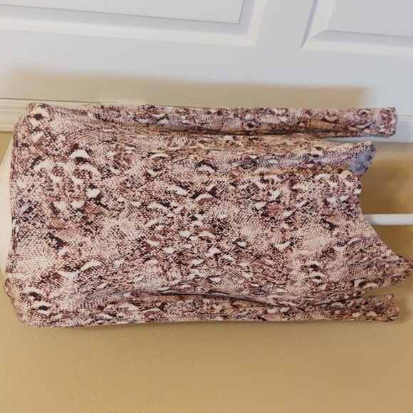 New Directions Pink and White Long Sleeve Snakeskin Look Blouse - Picture 3 of 12